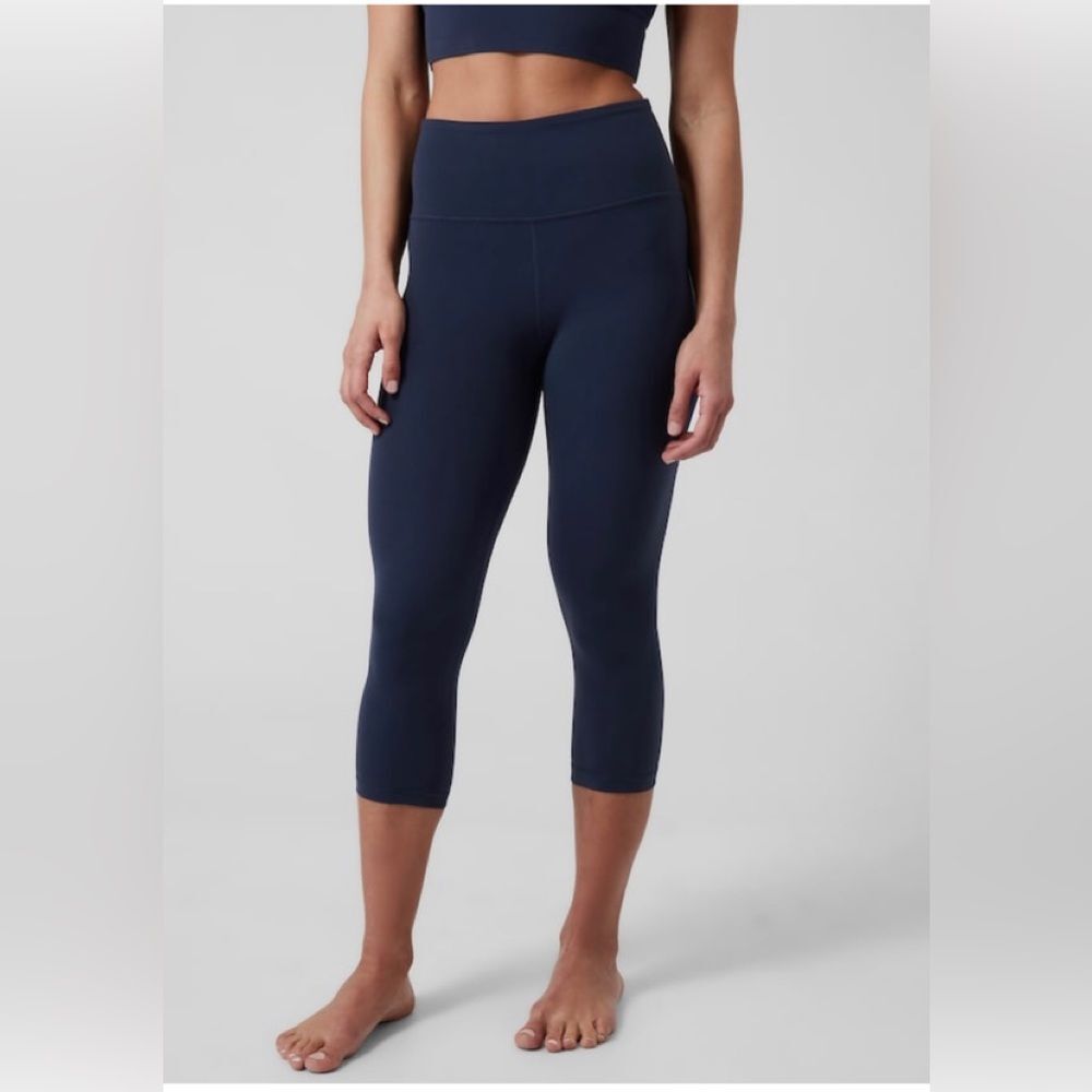 Athleta Ultra Elation Capri Navy 1 X. New without tags